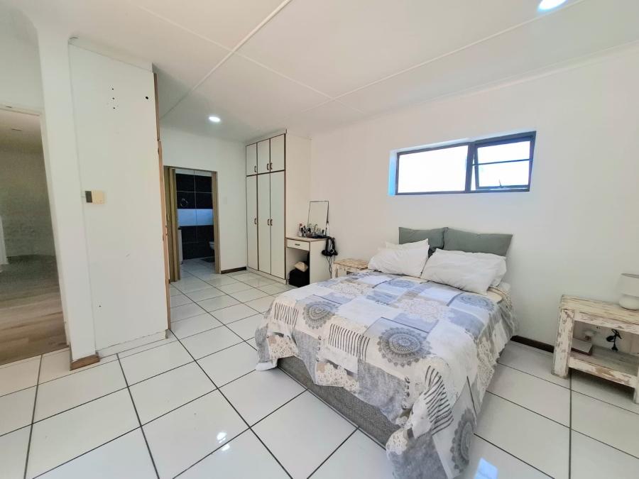 6 Bedroom Property for Sale in Gonubie Eastern Cape